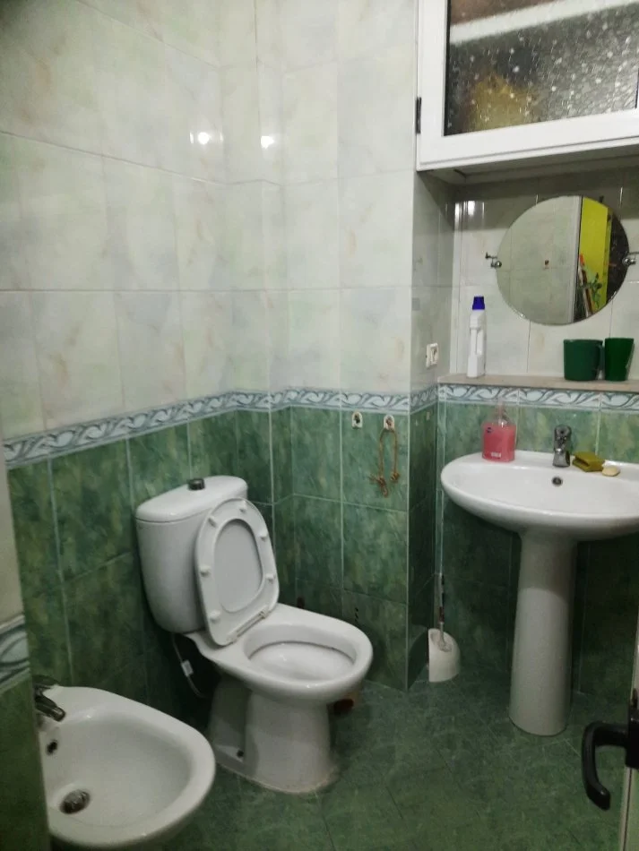 Tirane, me qera, ambjent biznesi Kati parë, 76.16m²  (Reshit çollaku)