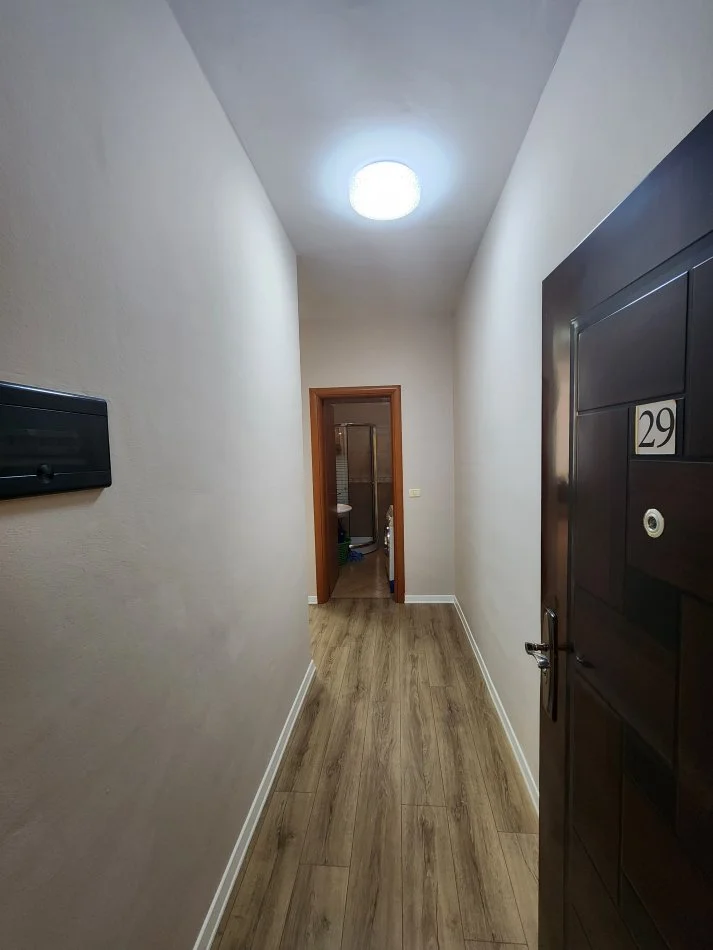 Tirane, jap me qera apartament 1+1+Ballkon Kati 8, 81 m² 600 € (Rruga Panorama, Stacioni Trenit)