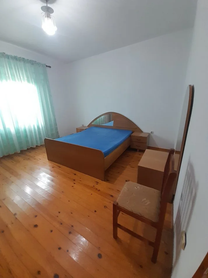 Tirane, jepet me qera apartament 2+1+Ballkon Kati 1, 100 m² 450 € (Qyteti studenti)