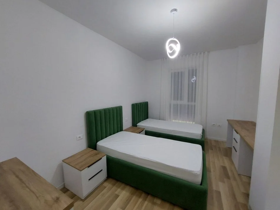 Tirane, jepet me qera apartament 2+1+Ballkon Kati 5, 110 m² 600 € (Don Bosko)
