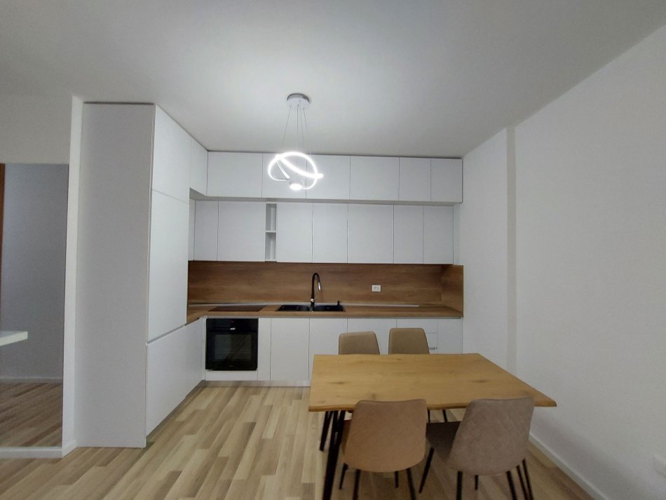 Tirane, jepet me qera apartament 2+1+Ballkon Kati 5, 110 m² 600 € (Don Bosko)
