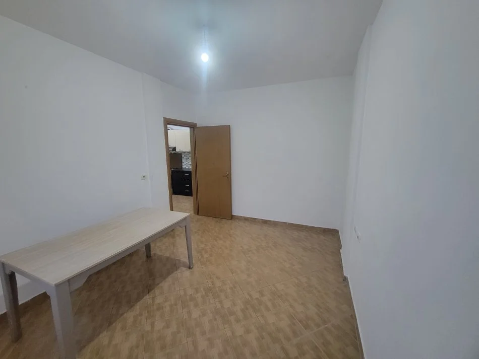 Shqiperi, shitet 2+1+Ballkon , 88 m² 110.000 € (Rruga Muhamed Deliu)