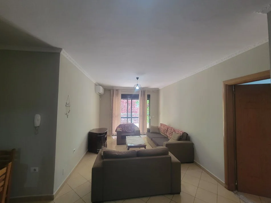 Tirane, jepet me qera 3+1+Ballkon Kati 2, 120 m² 551 € (Rruga 5 Maj)