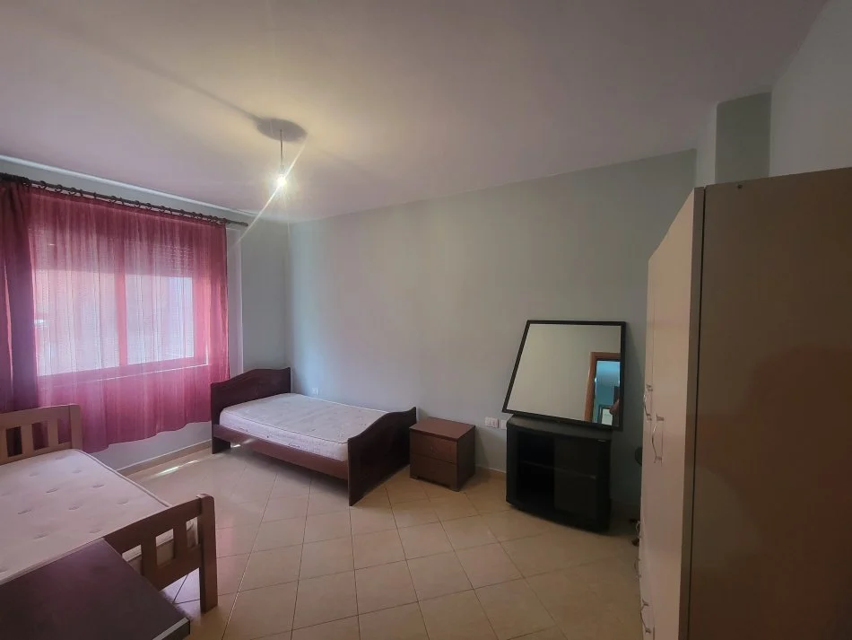 Tirane, jepet me qera 3+1+Ballkon Kati 2, 120 m² 551 € (Rruga 5 Maj)