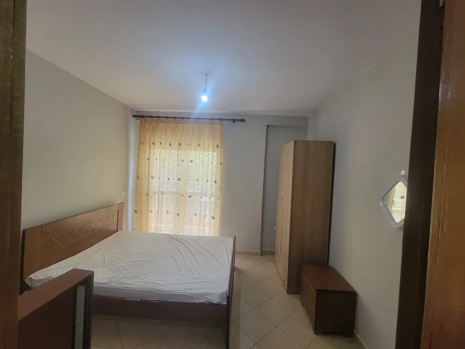 Tirane, jepet me qera 3+1+Ballkon Kati 2, 120 m² 551 € (Rruga 5 Maj)