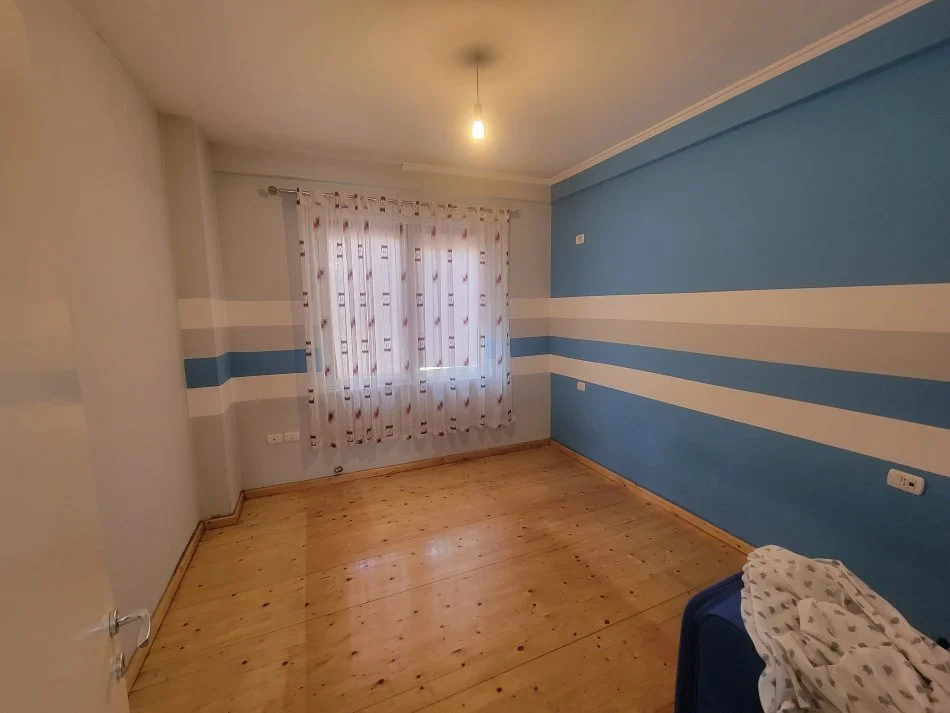 Shqiperi, jepet me qera apartament 2+1+Ballkon Kati 3, 91 m² 500 € (Rruga Zallit)