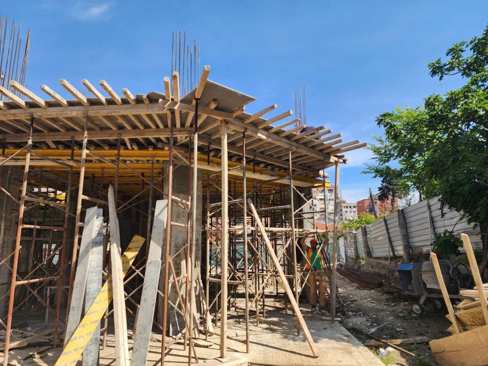 Tirane, shes apartament 2+1+Ballkon Kati 6, 107 m² (RRUGA MIHAL GRAMENO)