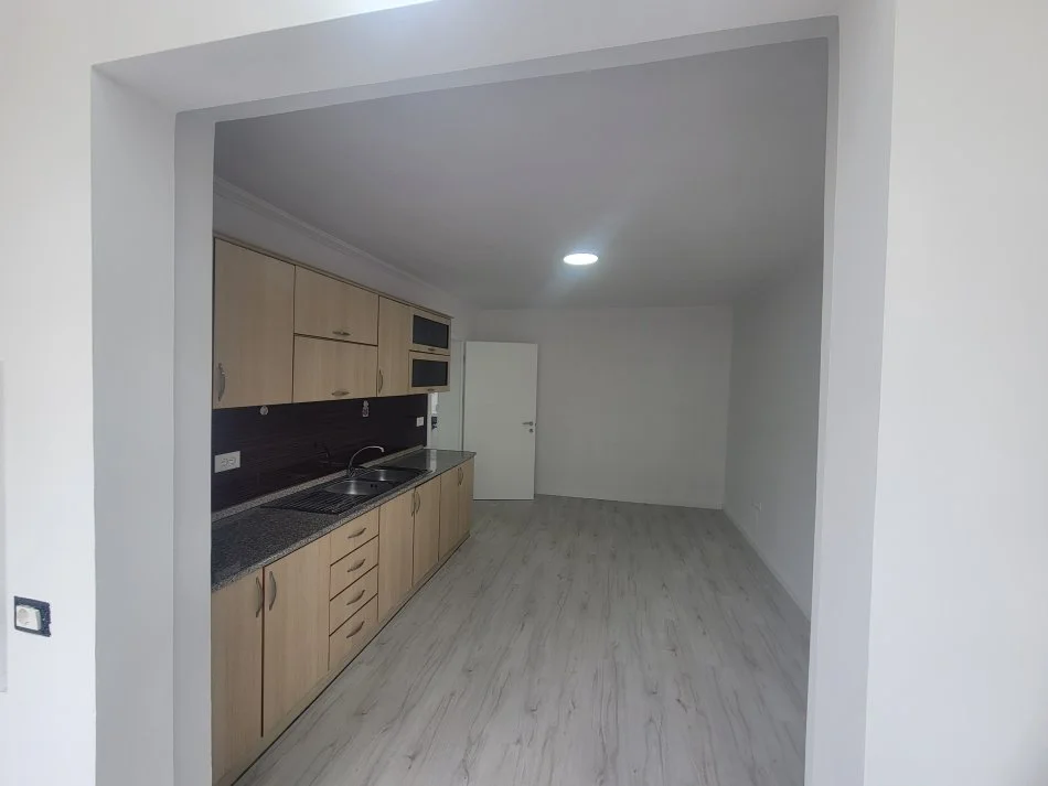 Tirane, shitet apartament 2+1+Ballkon Kati 2, 65 m² 146.000 € (Rruga Asim Vokshi)