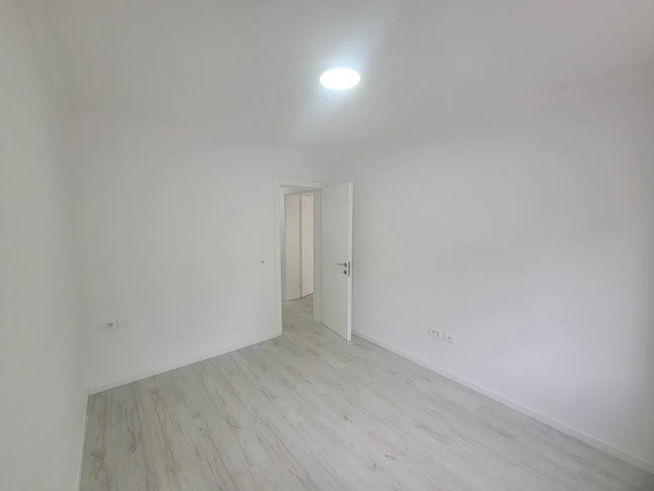 Tirane, shitet apartament 2+1+Ballkon Kati 2, 65 m² 146.000 € (Rruga Asim Vokshi)