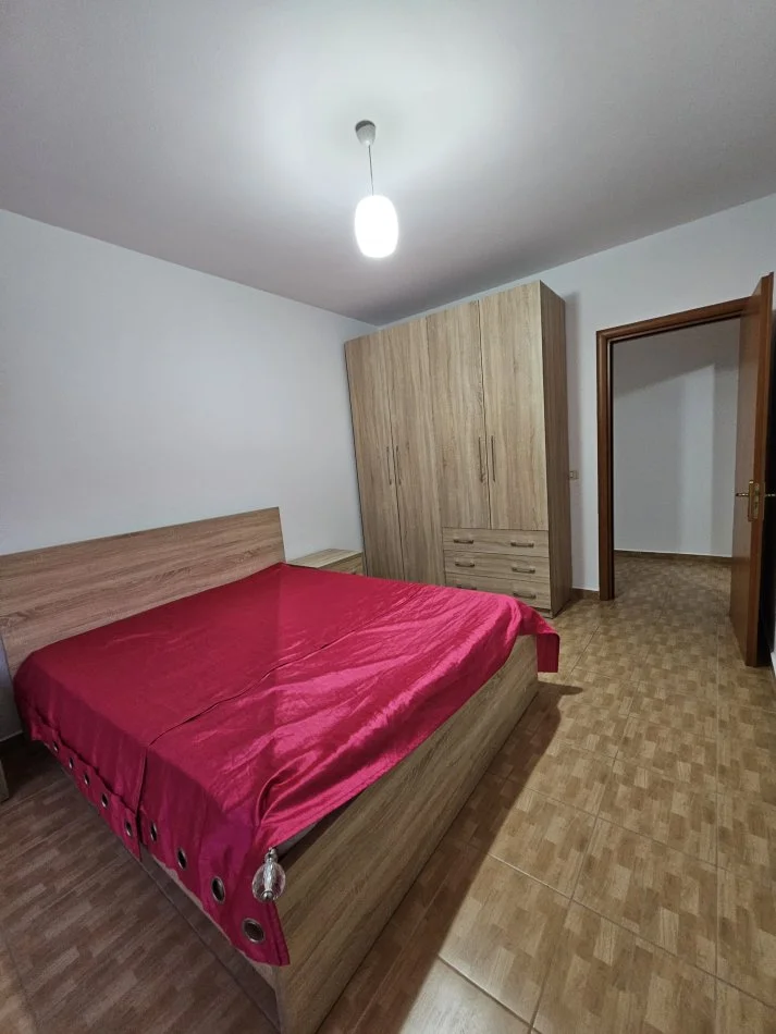 Tirane, jepet me qera apartament 2+1+Ballkon Kati 2, 98 m² 350 € (Fresk / shkolla 17 shkurti)