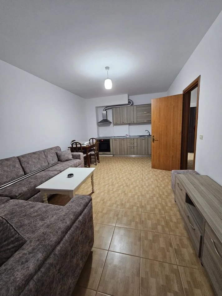 Tirane, jepet me qera apartament 2+1+Ballkon Kati 2, 98 m² 350 € (Fresk / shkolla 17 shkurti)