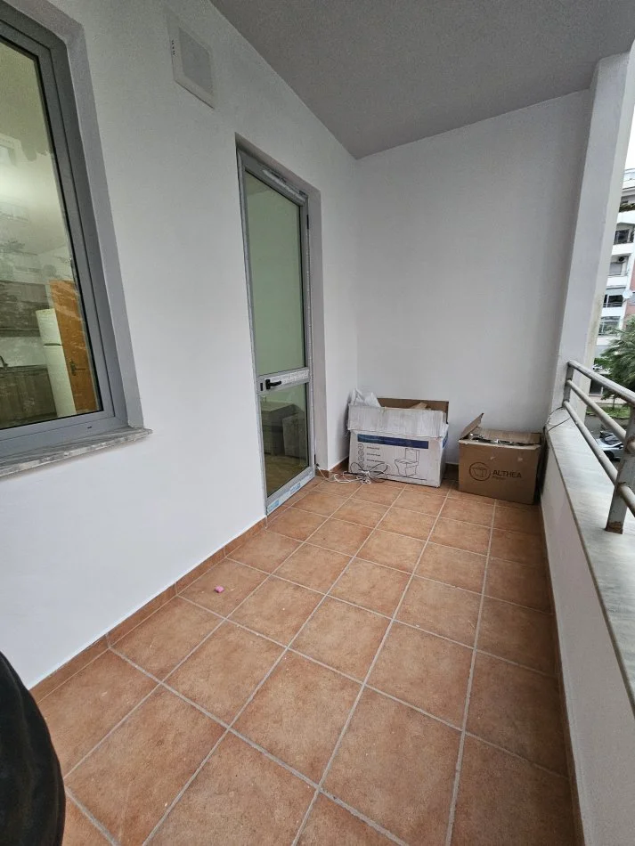 Tirane, jepet me qera apartament 2+1+Ballkon Kati 2, 98 m² 350 € (Fresk / shkolla 17 shkurti)