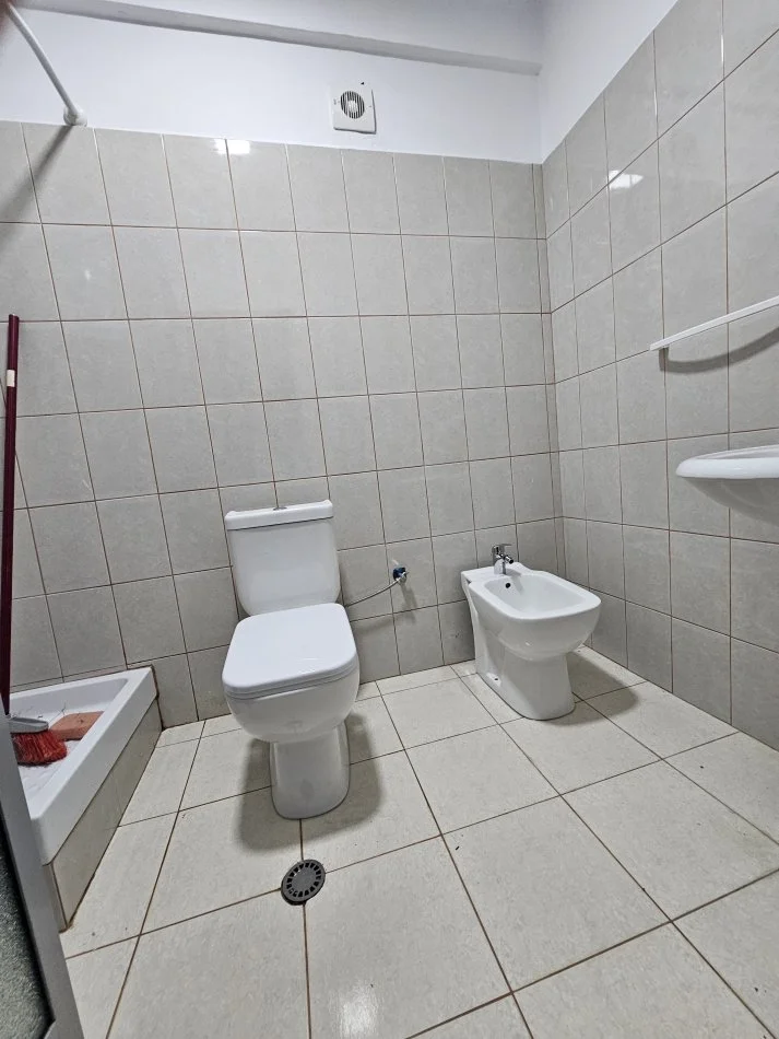 Tirane, jepet me qera apartament 2+1+Ballkon Kati 2, 98 m² 350 € (Fresk / shkolla 17 shkurti)