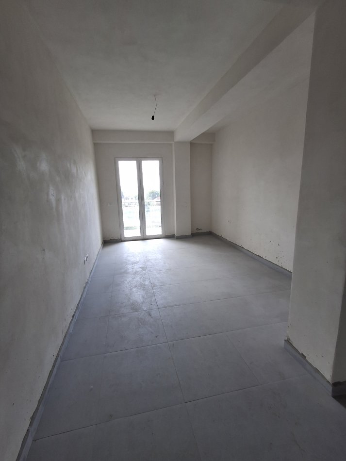 Tirane, jepet me qera apartament 1+1 Kati 3, 65 m² 250 € (Rruga ke kafja e Rremes tufin)