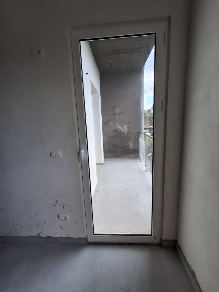 Tirane, jepet me qera apartament 1+1 Kati 3, 65 m² 250 € (Rruga ke kafja e Rremes tufin)