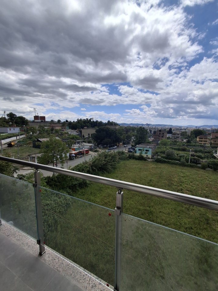 Tirane, jepet me qera apartament 1+1 Kati 3, 65 m² 250 € (Rruga ke kafja e Rremes tufin)