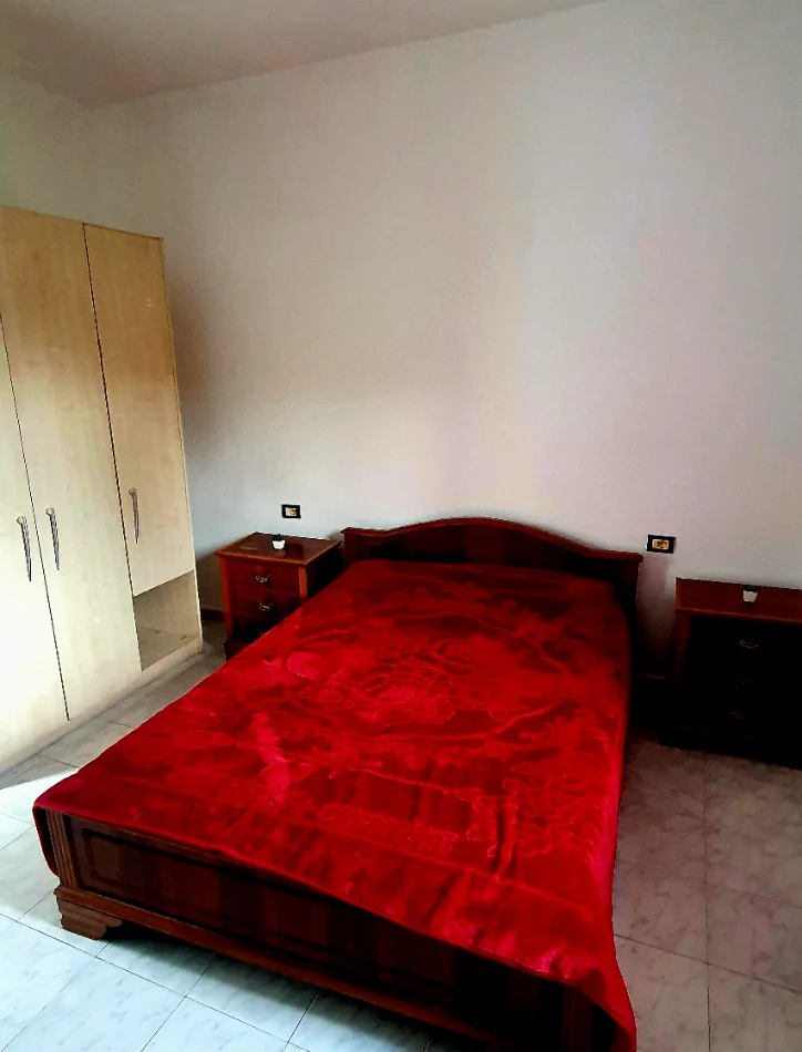 Tirane, jepet me qera shtepi 1+1 Kati 1, 70 m² 340 € (Hasan Meniku)