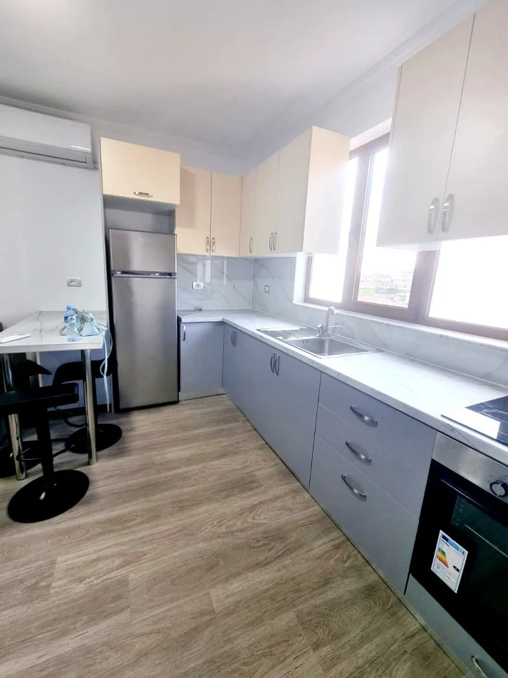 Tirane, jepet me qera apartament 1+1 Kati 5, 50 m² 350 € (Ne fillim te Shkozes)