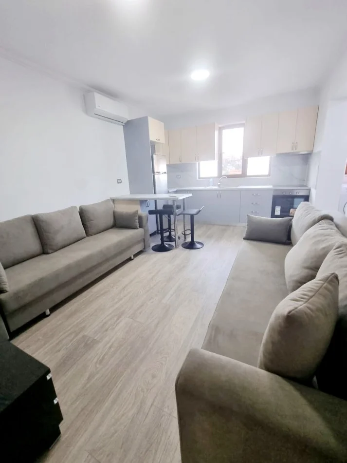 Tirane, jepet me qera apartament 1+1 Kati 5, 50 m² 350 € (Ne fillim te Shkozes)