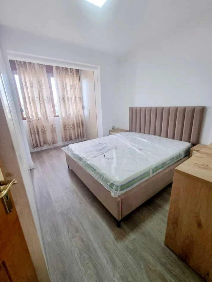Tirane, jepet me qera apartament 1+1 Kati 5, 50 m² 350 € (Ne fillim te Shkozes)