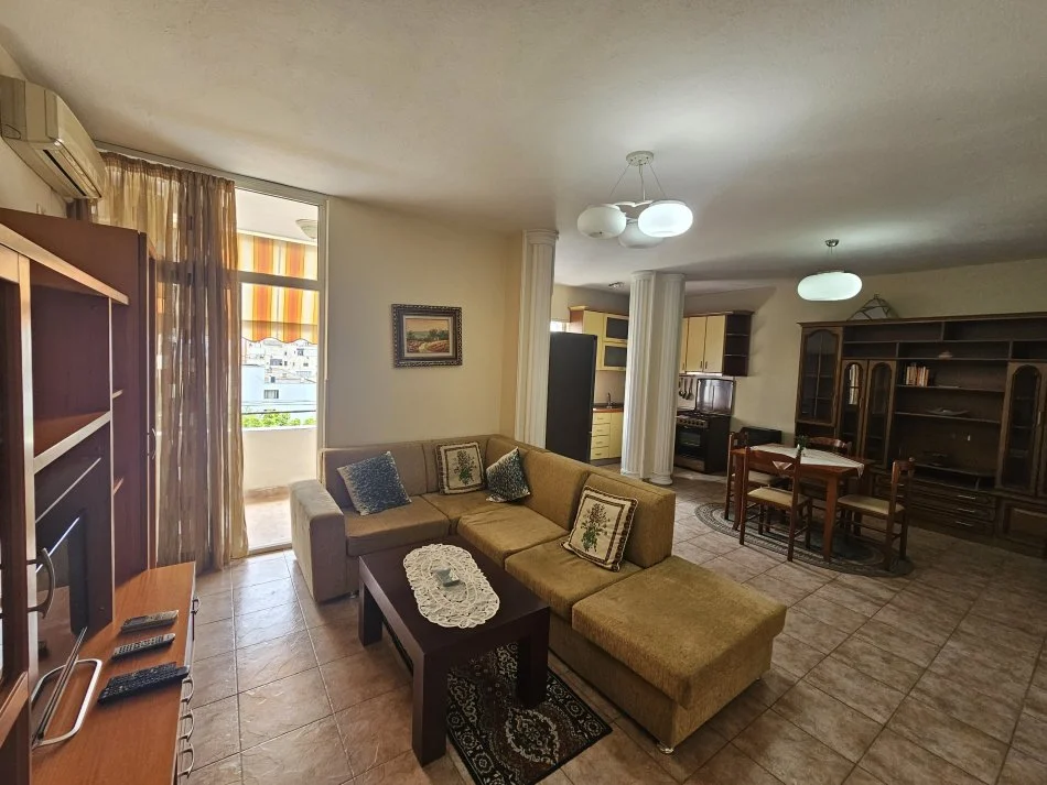 Tirane, jepet me qera apartament 1+1 Kati 5, 86 m² 600 € (SHESHI WILLSON)