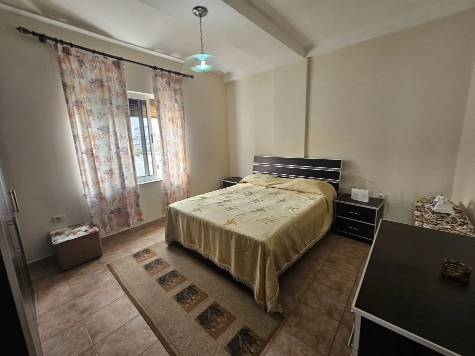 Tirane, jepet me qera apartament 1+1 Kati 5, 86 m² 600 € (SHESHI WILLSON)