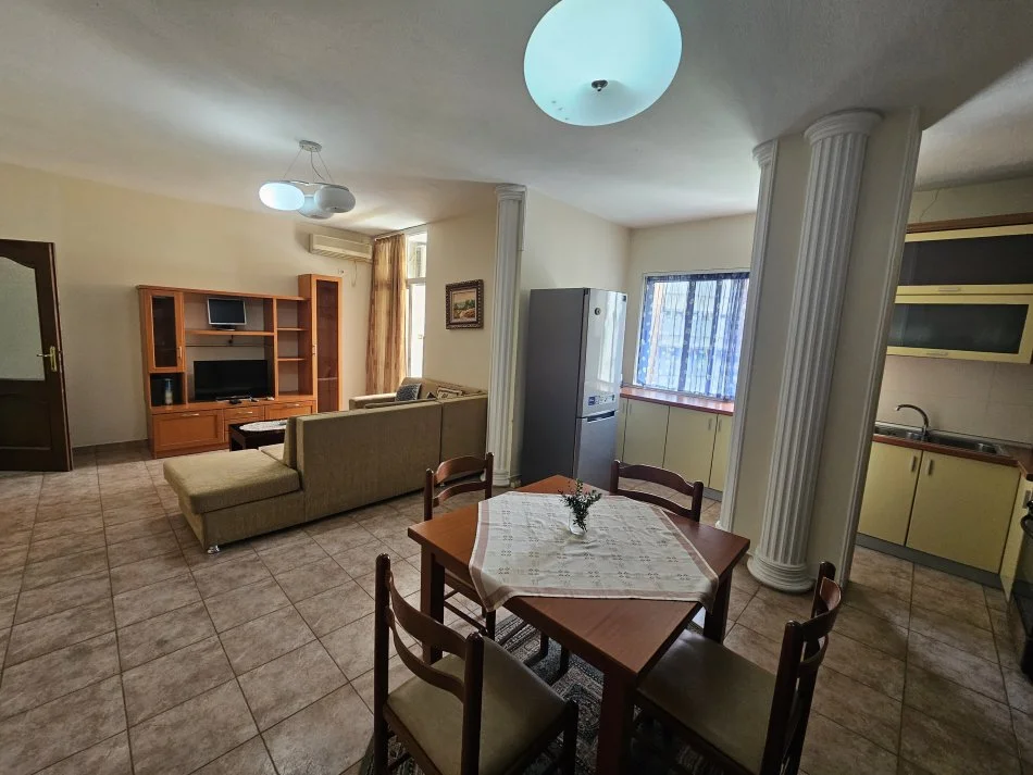 Tirane, jepet me qera apartament 1+1 Kati 5, 86 m² 600 € (SHESHI WILLSON)