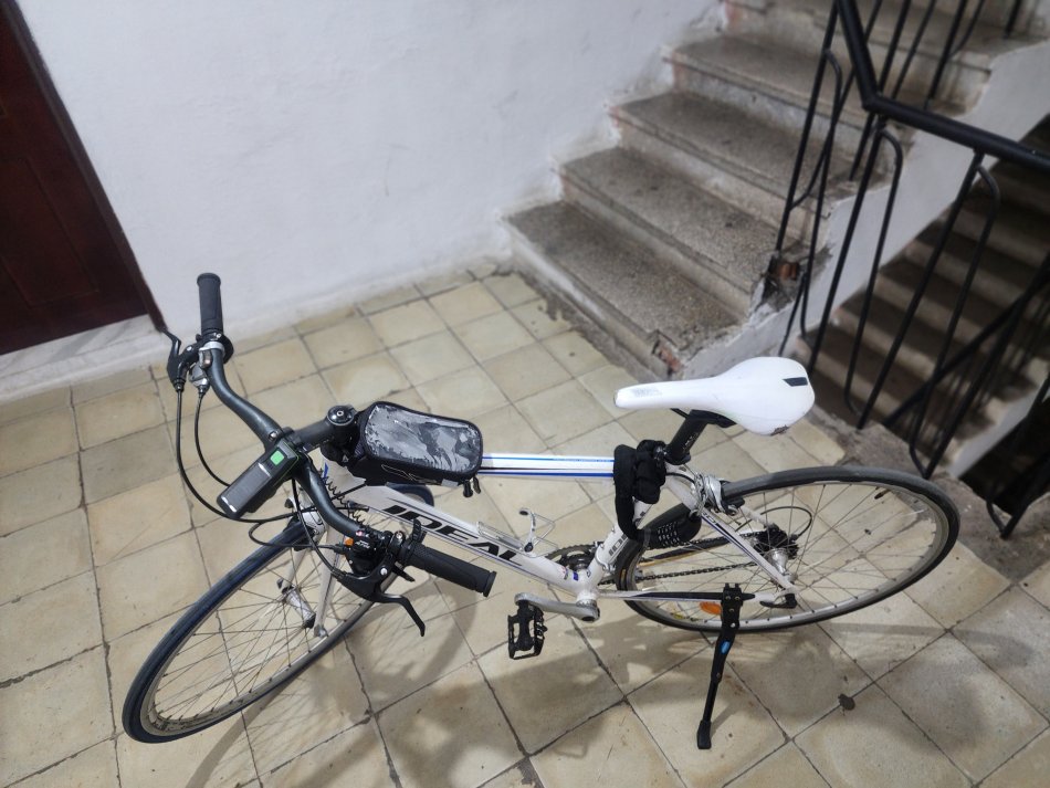 Tirane, shes biciklete Biçikletë kursi e modifikuar e bardhë 250 €