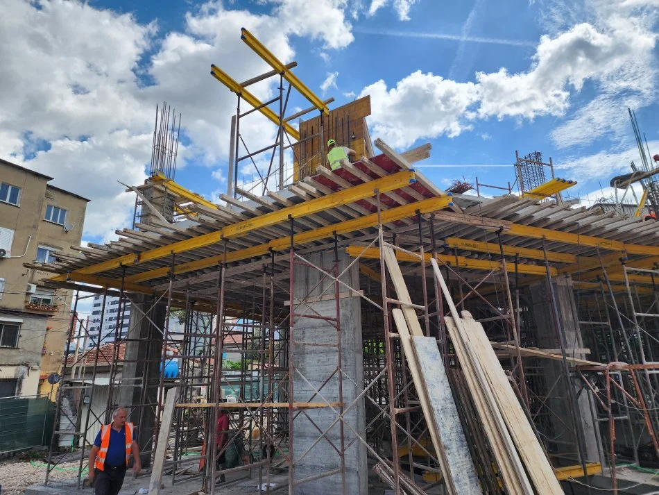 Tirane, Liste me oferta apartament 2+1+Ballkon Kati 6, 107 m² (Rruga Mihal Grameno)