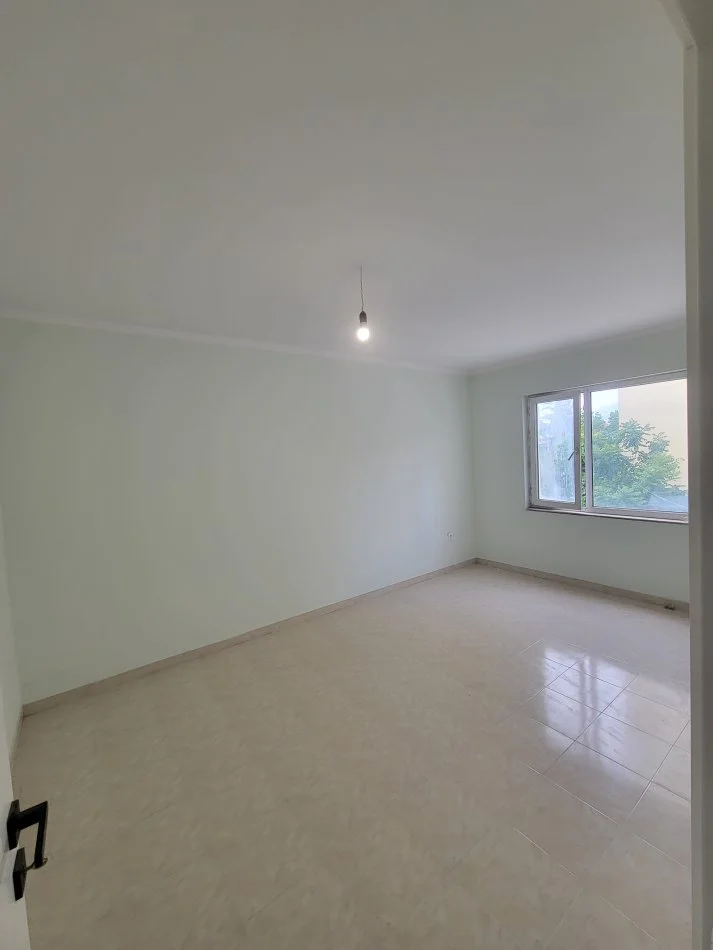 Tirane, jepet me qera apartament 2+1+Ballkon Kati 2, 145 m² 500 € (Dritan Hoxha)