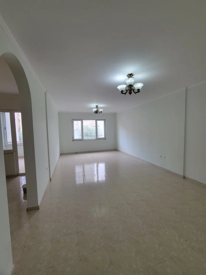 Tirane, jepet me qera apartament 2+1+Ballkon Kati 2, 145 m² 500 € (Dritan Hoxha)