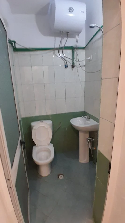 Tirane, jepet me qera zyre , 45 m²  400 € (Pjeter Bogdani)