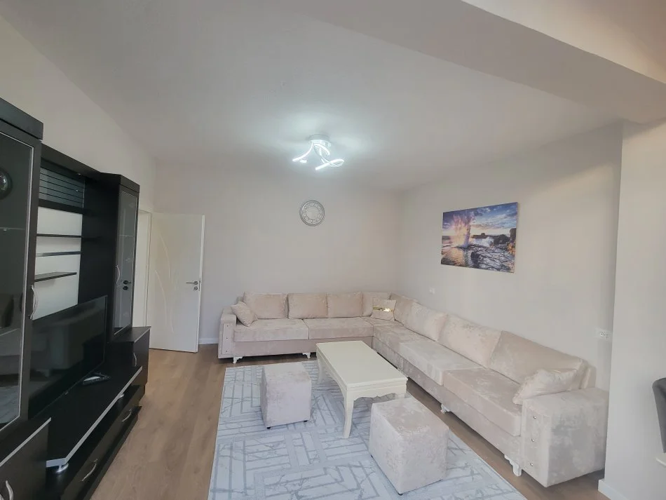 Tirane, shitet 2+1+Ballkon Kati 3, 99 m² 171.000 € (Rruga Dibres)