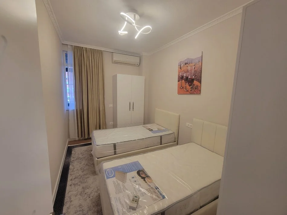 Tirane, shitet 2+1+Ballkon Kati 3, 99 m² 171.000 € (Rruga Dibres)