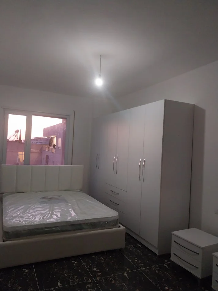 Tirane, jepet me qera apartament 2+1+Ballkon Kati 2, 120 m² 380 € (Pallatet Gaxherr8)