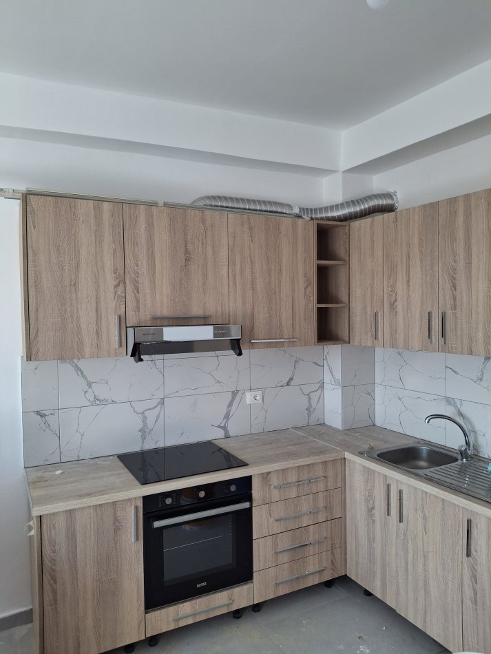 Tirane, jepet me qera apartament 1+1 Kati 3, 65 m² 250 € (Rruga ke kafja e Rremes tufin)