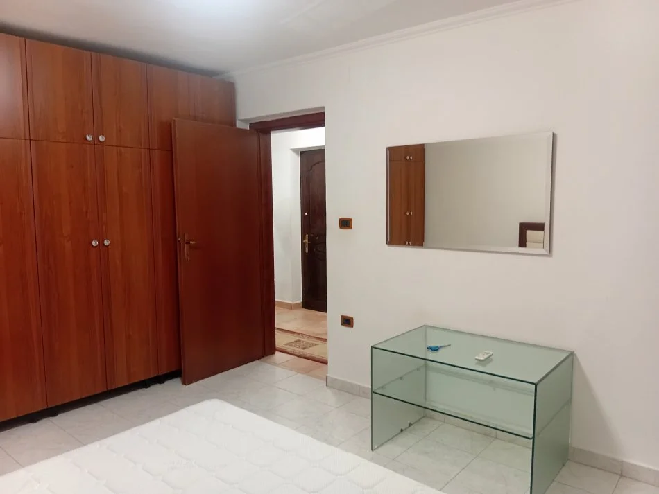 Tirane, shitet apartament 3+1+Aneks+Ballkon Kati 3, 100 m² 230.000 € (Bllok)