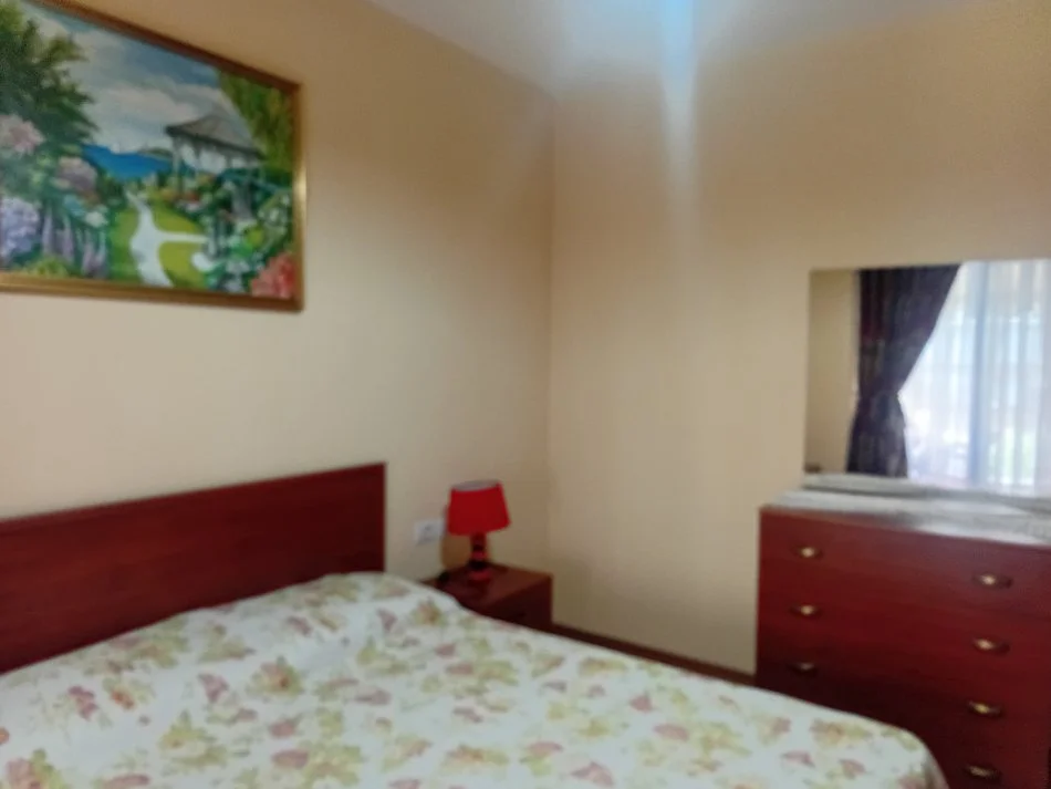 Tirane, jepet me qera apartament 1+1+Ballkon Kati 3, 55 m² 650 € (Rruga e Kosovareve)