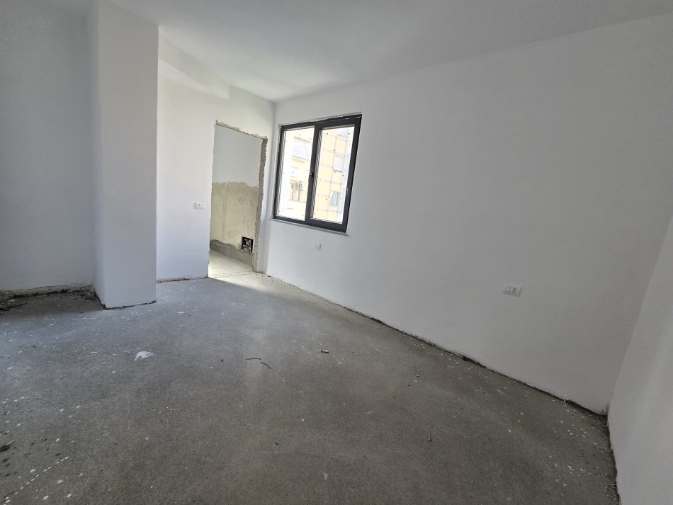 Tirane, shitet apartament 3+1+Ballkon Kati 4, 132 m² 