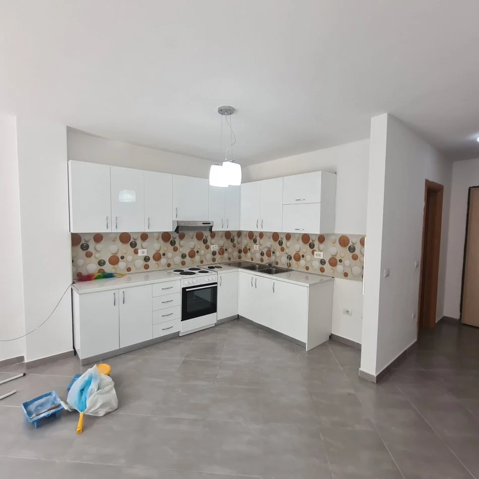 Tirane, jepet me qera apartament 3+1 bosh, pas Zoologjikut, Kati 2, 130 m² 450 € (Eduart Mano)