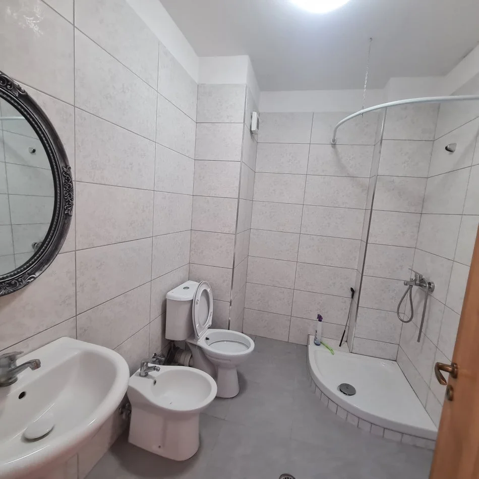 Tirane, jepet me qera apartament 3+1 bosh, pas Zoologjikut, Kati 2, 130 m² 450 € (Eduart Mano)