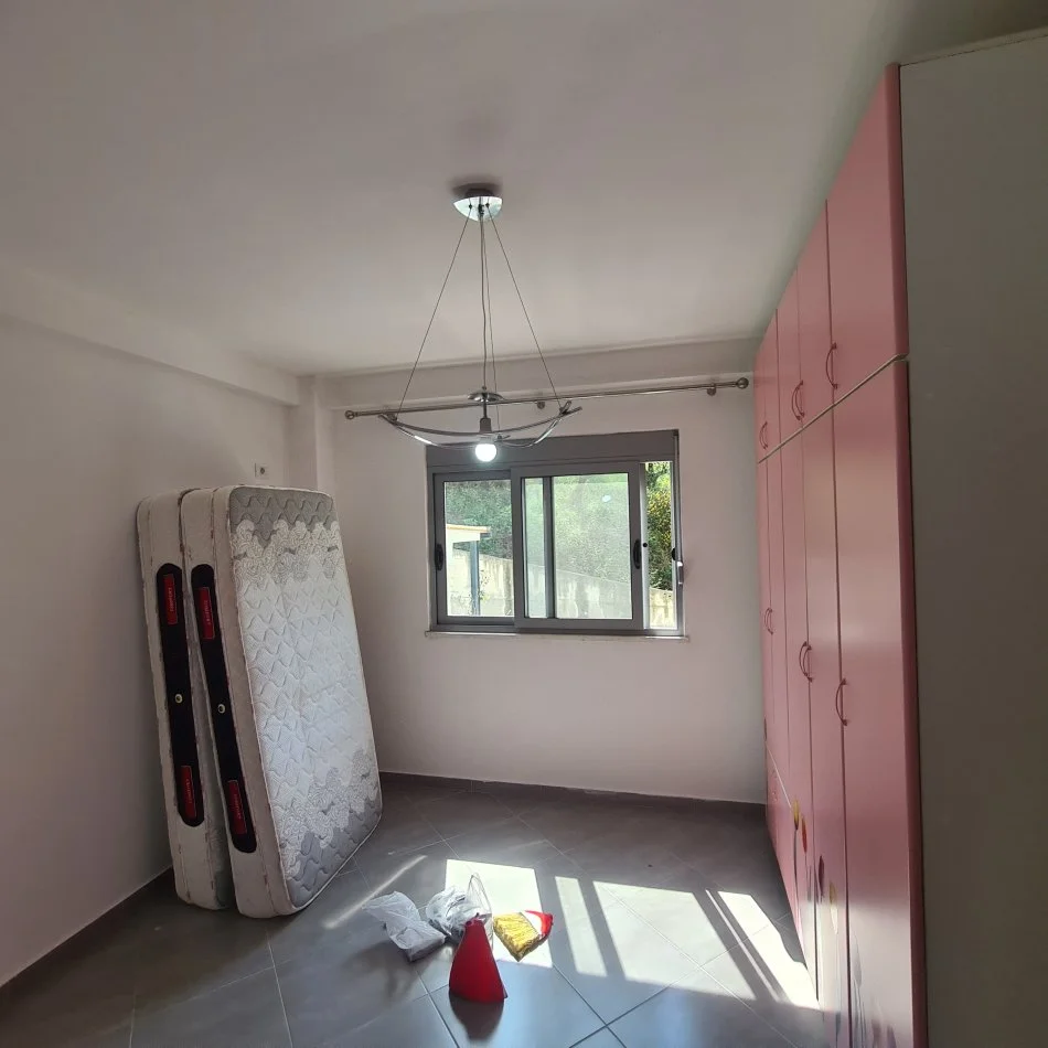 Tirane, jepet me qera apartament 3+1 bosh, pas Zoologjikut, Kati 2, 130 m² 450 € (Eduart Mano)