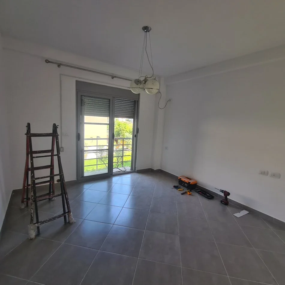 Tirane, jepet me qera apartament 3+1 bosh, pas Zoologjikut, Kati 2, 130 m² 450 € (Eduart Mano)