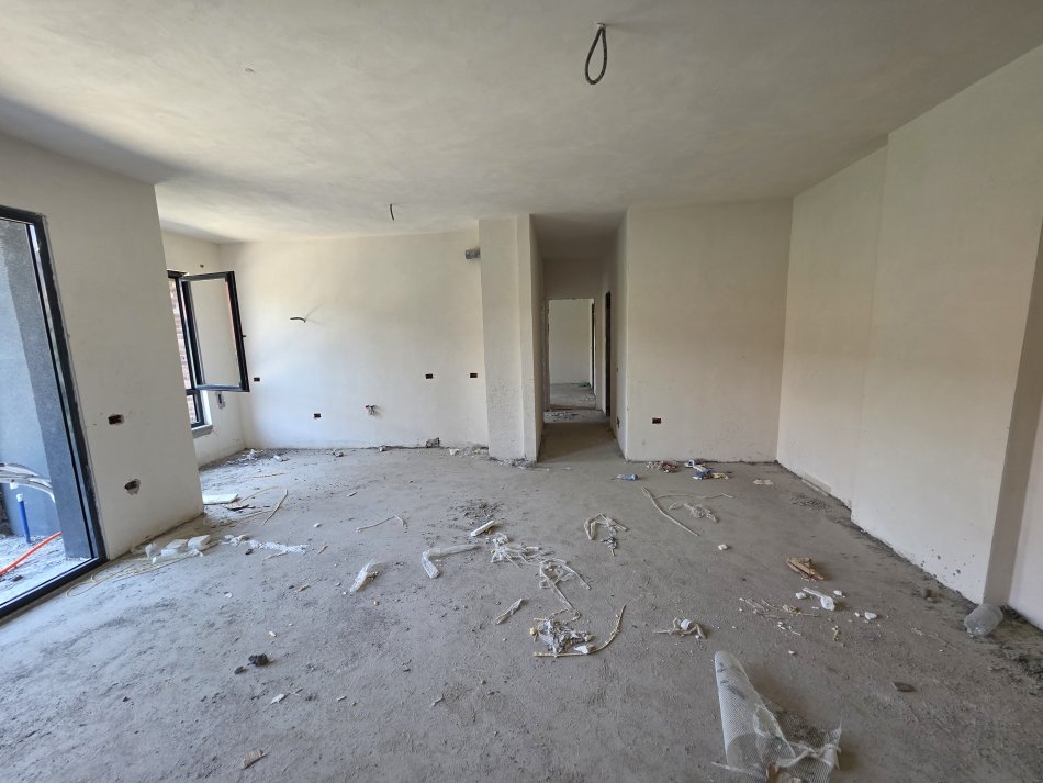 Tirane, shitet apartament 2+1+Ballkon Kati 2, 111 m² 162.000 € (Rruga 5 Maji)
