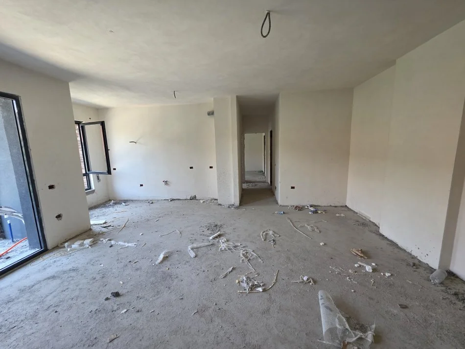 Tirane, shitet apartament 2+1+Ballkon Kati 2, 111 m² 162.000 € (Rruga 5 Maji)