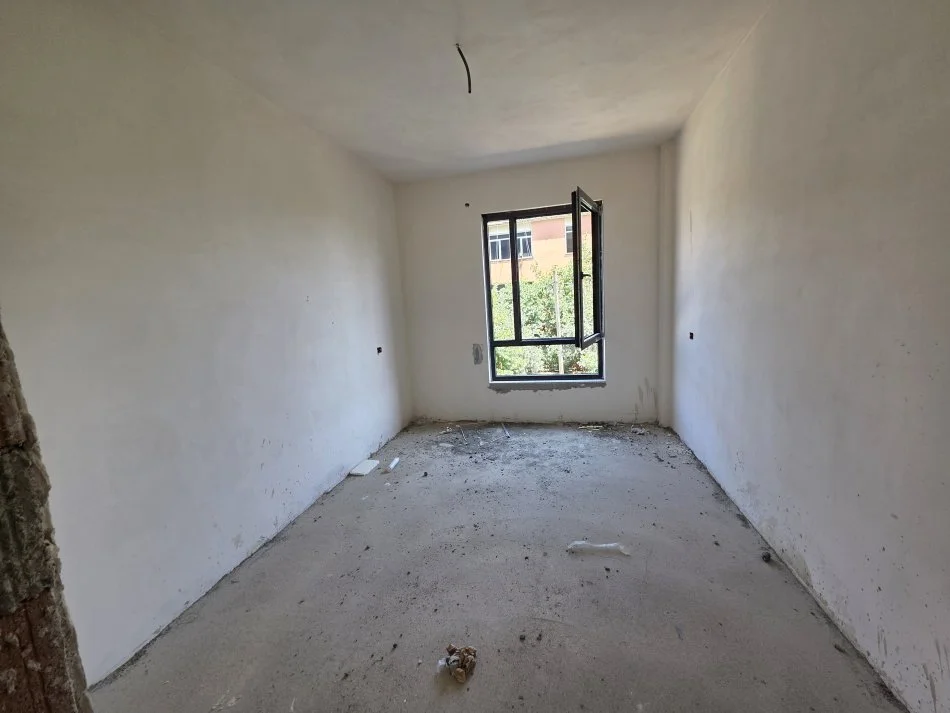 Tirane, shitet apartament 2+1+Ballkon Kati 2, 111 m² 162.000 € (Rruga 5 Maji)