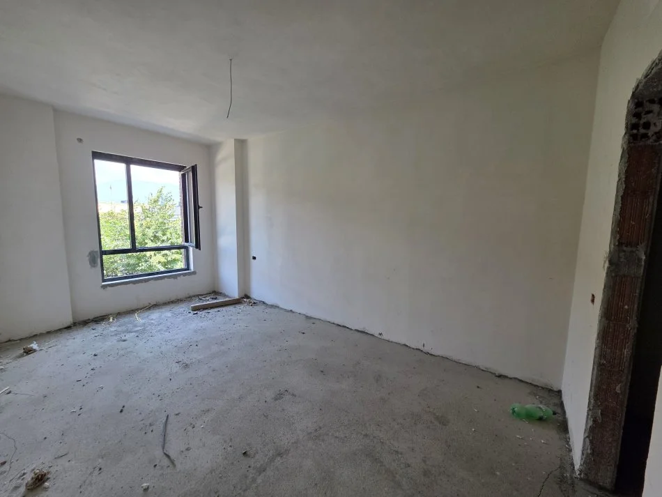 Tirane, shitet apartament 2+1+Ballkon Kati 2, 111 m² 162.000 € (Rruga 5 Maji)