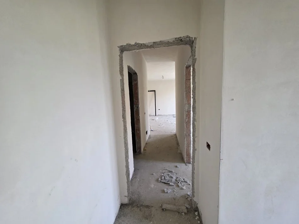 Tirane, shitet apartament 2+1+Ballkon Kati 2, 111 m² 162.000 € (Rruga 5 Maji)