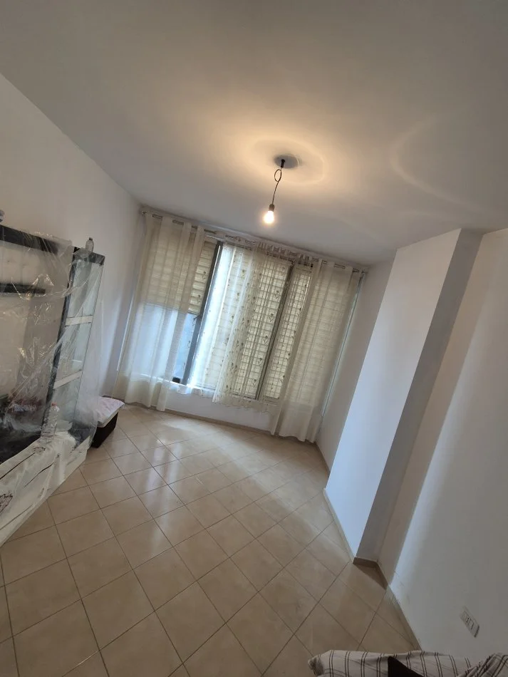 Tirane, jepet me qera apartament 1+1 Kati 2, 1 m²