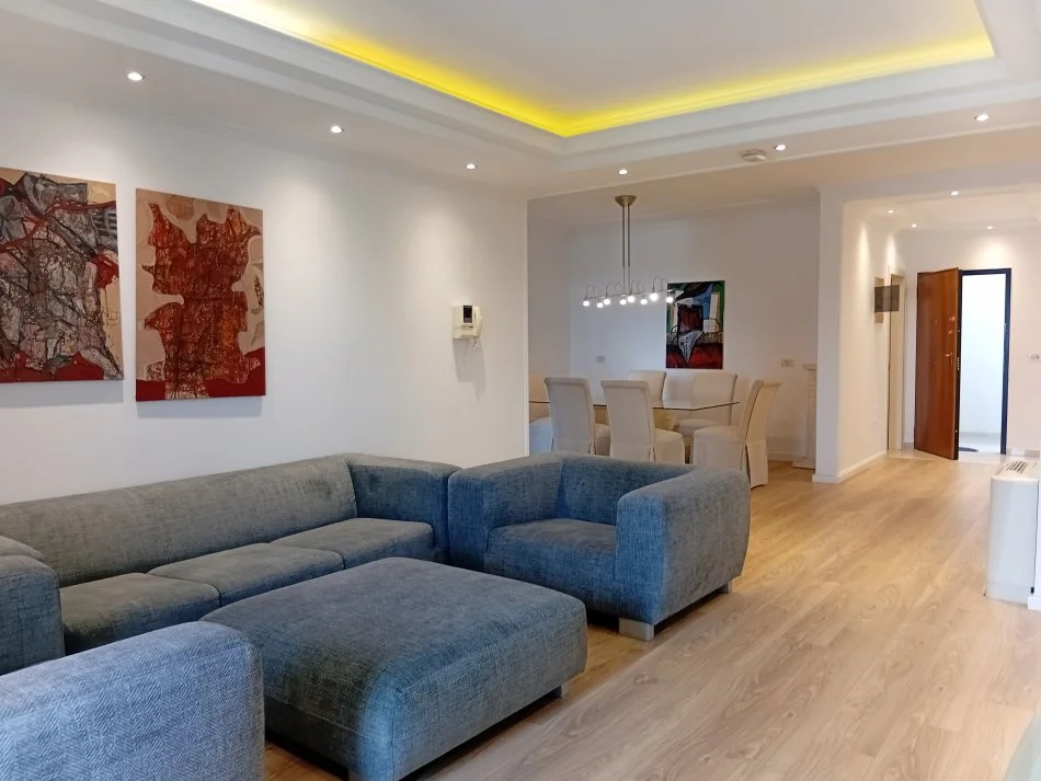 Tirane, jepet me qera apartament 2+1+Aneks+Ballkon Kati 8, 140 m² 1.800 € (Ish Bllok prane Gardes)